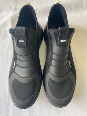 Ecco S.T.1 Phorene Women's Black Slip-On Sneakers
